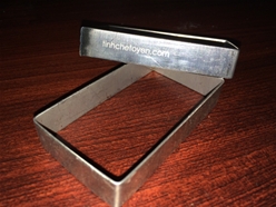 Khuôn Yến Chữ Nhật Inox 304:Khuôn làm yến hình chữ nhật có kích thước 8.5 x 4.5 x 1.5 cm